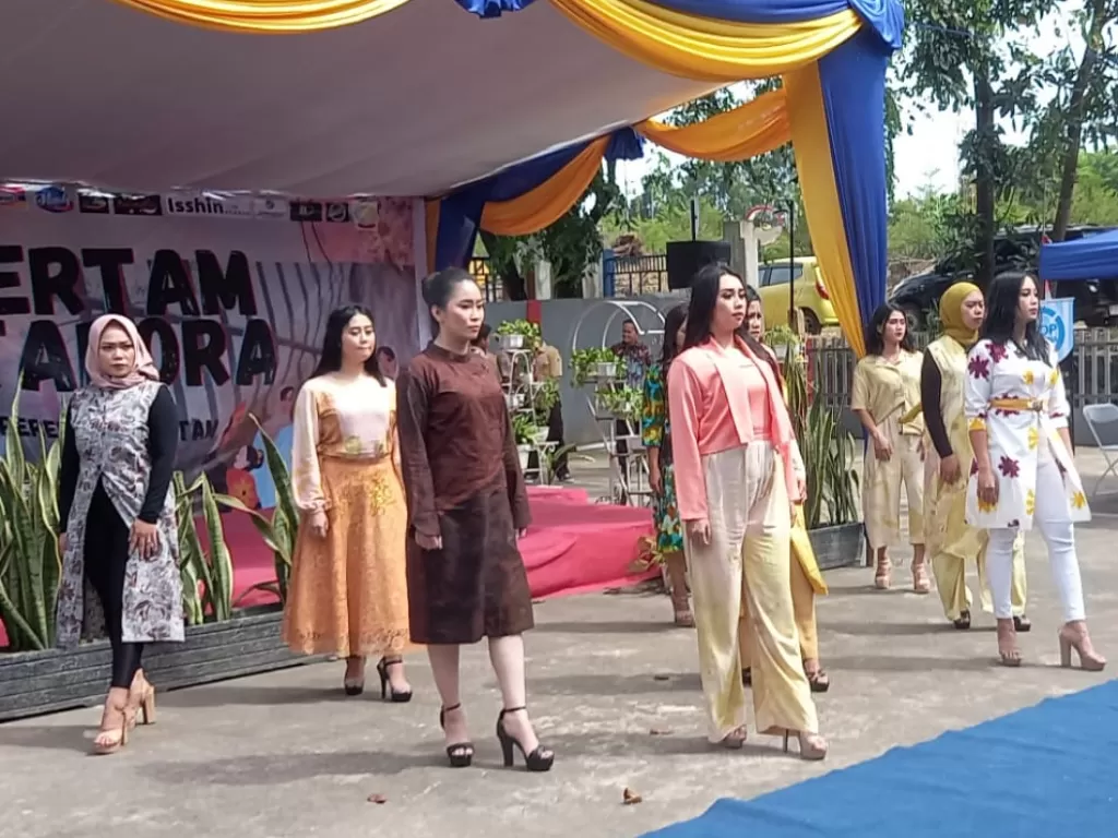 Napi perempuan tampil dalam peragaan busana di Lapas Kelas IIB Kota Batam, Kepulauan Riau (Kepri), Kamis (23/2/2023). (Zcreators/Habibi Ibi)