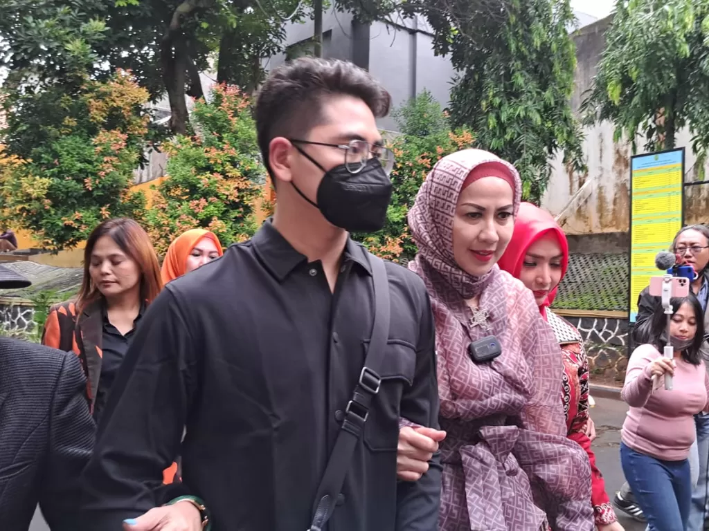 Venna Melinda saat tiba di Pengadilan Agama Jakarta Selatan untuk menjalani sidang mediasi perceraian dengan Ferry Irawan. (Indozone/Arvi Resvanty)