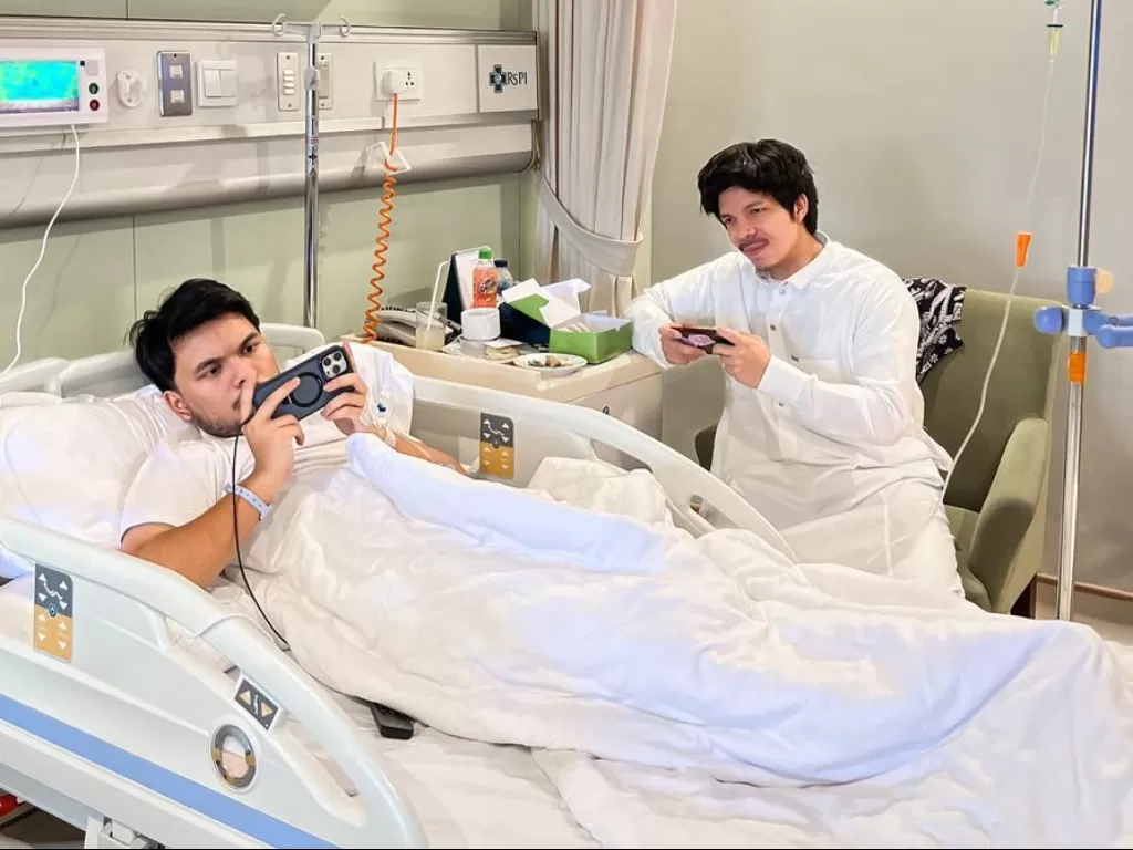 Thariq Terbaring di Rumah Sakit (Instagram/@attahalilintar)