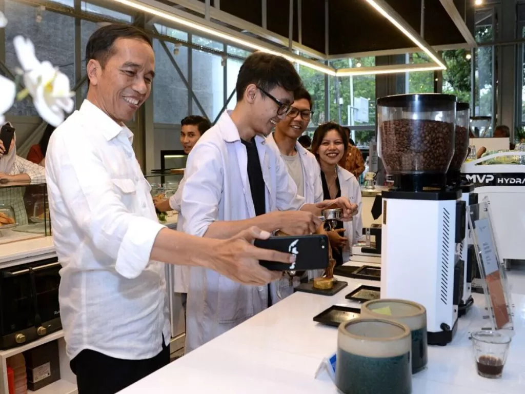 Presiden Jokowi berkunjung ke Sejiwa Coffee (Instagram/jokowi)