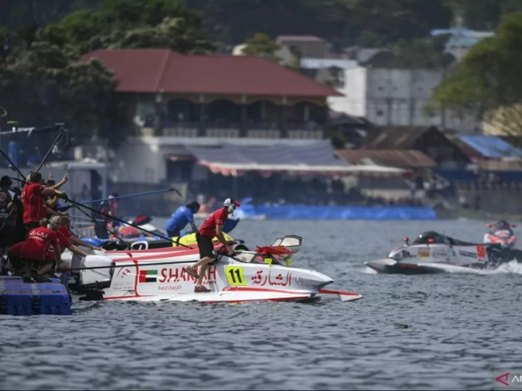 Jadwal F1 powerboat di Danau Toba, Medan, alami perubahan. (ANTARA FOTO/M Risyal Hidayat)