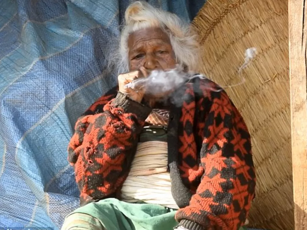 Batuli Lamichhane, nenek-nenek yang habiskan 30 batang rokok setiap hari. (News agency)