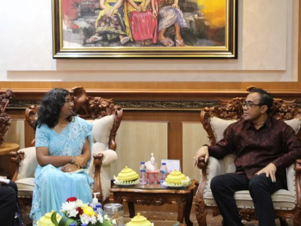 Wali Kota Denpasar IGN Jaya Negara bersama Konsul Jenderal India di Bali  Neeharika Singh. (Pemkot Denpasar)