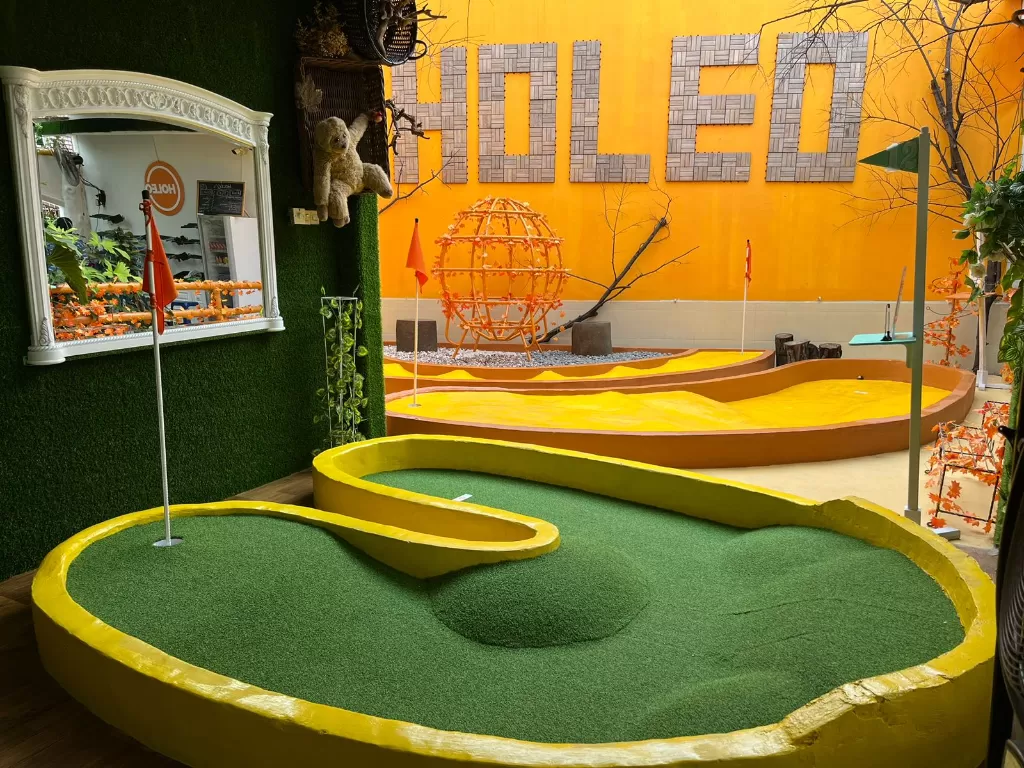 HOLEO Golf & Museum, Perpaduan Mini Golf 4 Musim dan Museum Dessert. (INDOZONE/Marghareta Anandya)