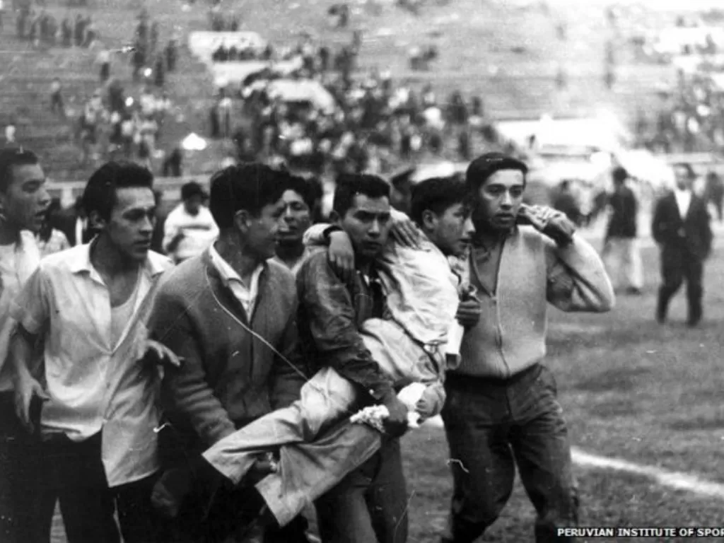 Tragedi Estadio Nacional Peru jadi bencana sepak bola paling buruk sepanjang sejarah. (BBC News)