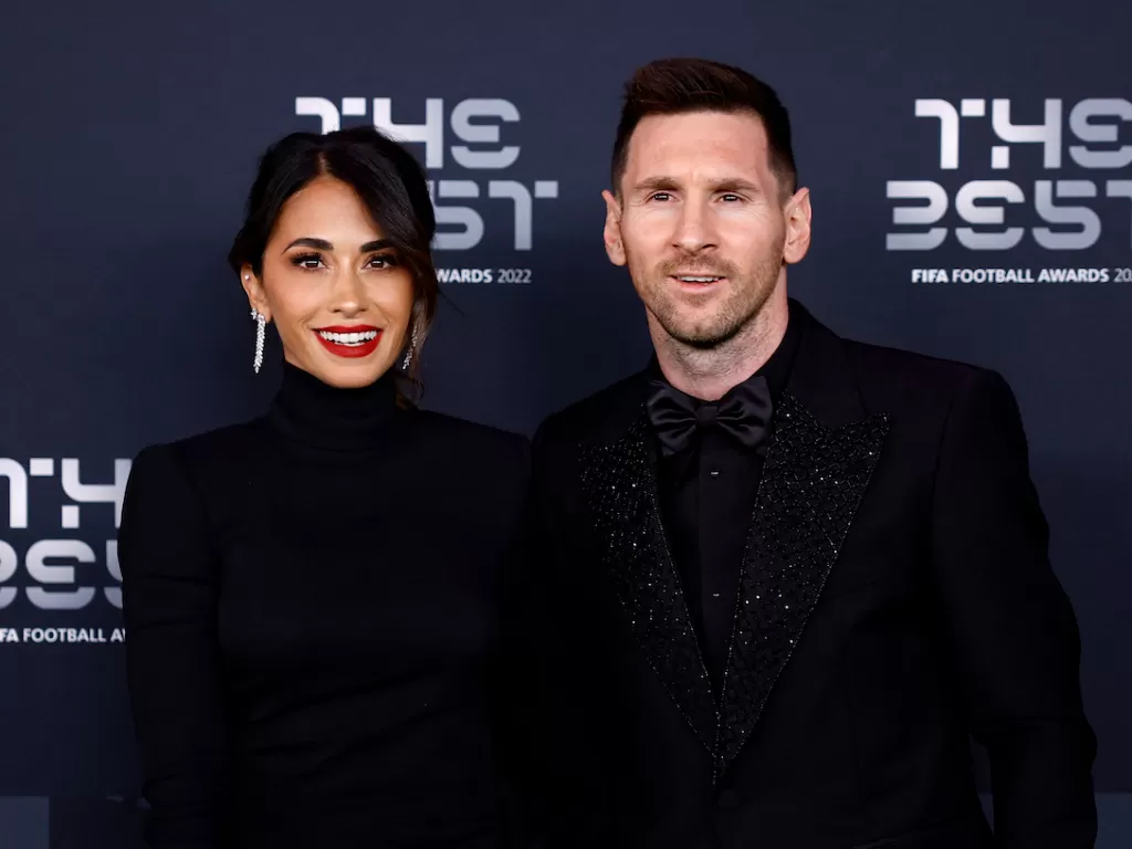 Lionel Messi bersama dengan sang istri Antonella Roccuzzo (REUTERS/Sarah Meyssonnier)