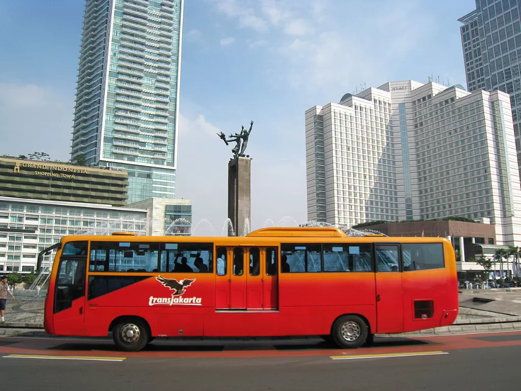 Bus TransJakarta. (Wikipedia)