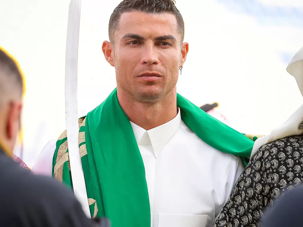 Cristiano Ronaldo merayakan Hari Pendirian Arab Saudi dengan mengenakan pakaian tradisional di Al-Nassr Football Club di Riyadh, Arab Saudi (Al-Nassr FC/Handout via REUTERS ATTENTION EDITORS)