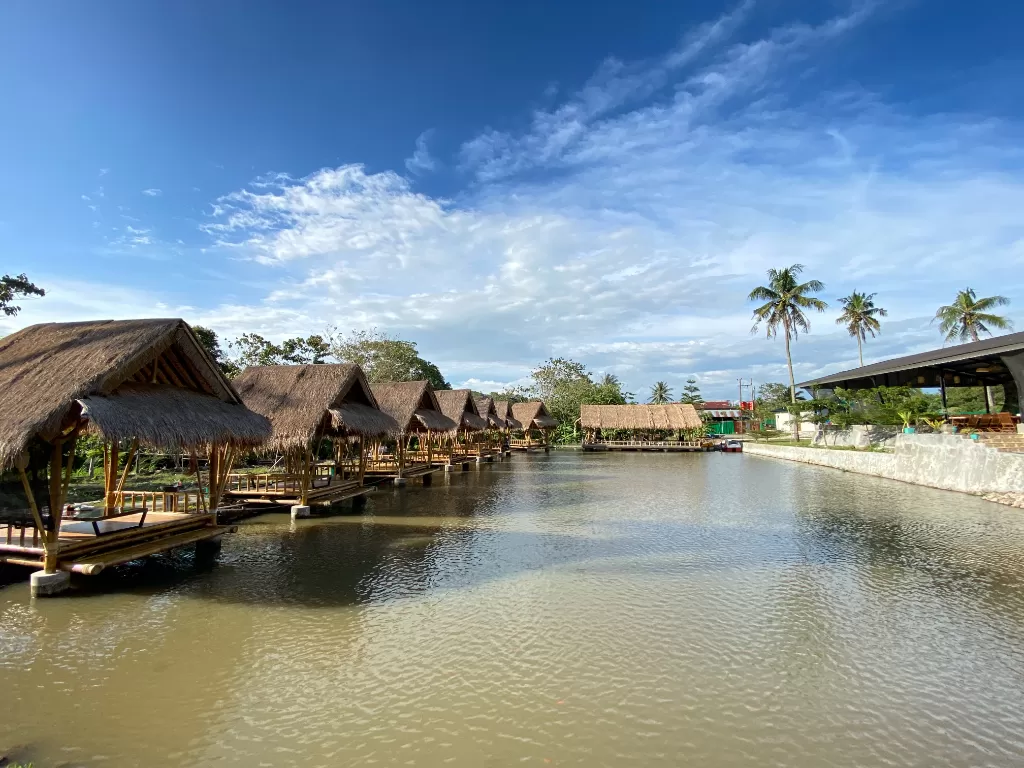 Kampung Arnum, empang ikan yang diubah jadi tempat wisata. (Z Creators/Roedy Hartono)