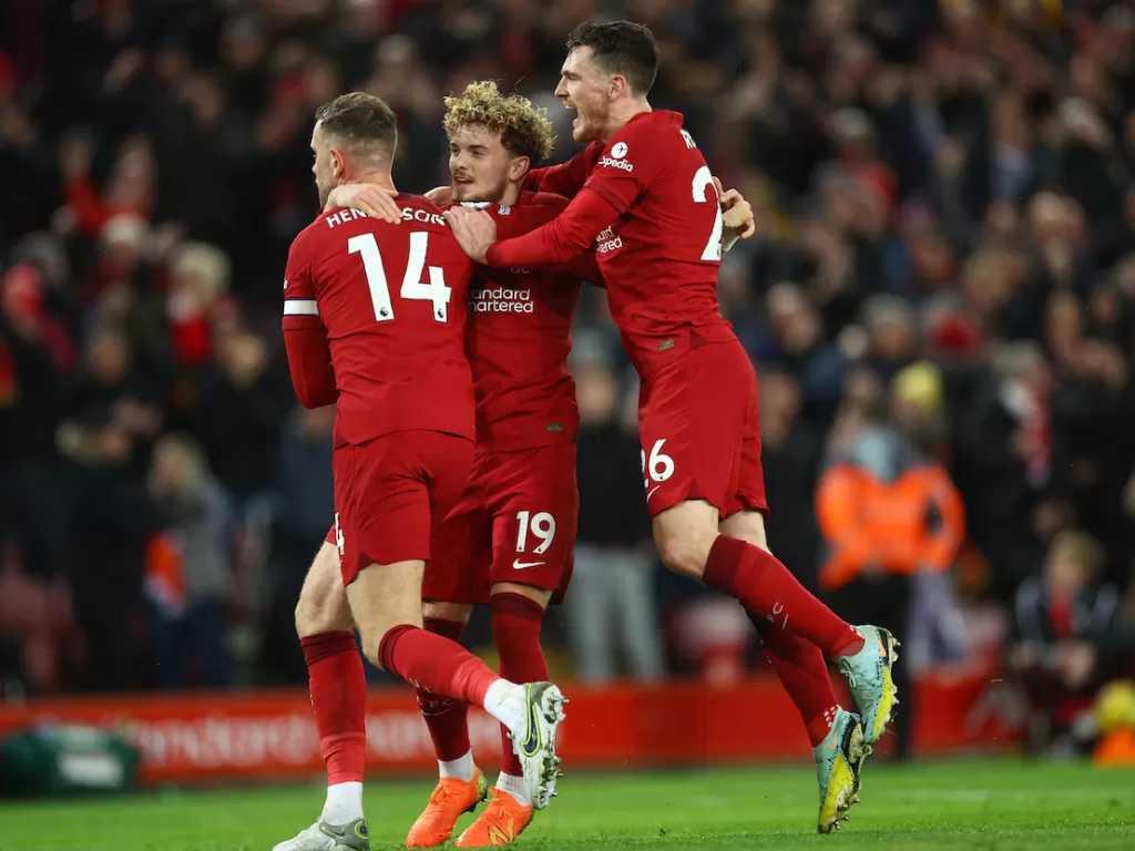 Pemain Liverpool melakukan selebrasi (REUTERS/Carl Recine)