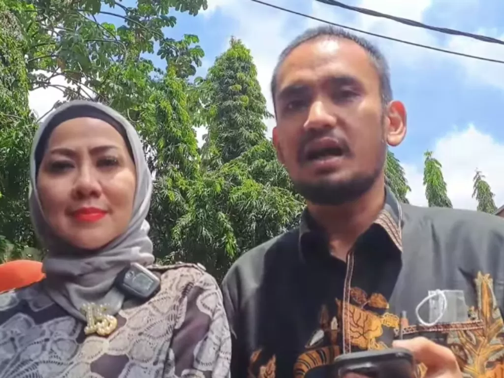 Venna Melinda dan kuasa hukumnya, Noor Akhmad Riyadhi, di Pengadilan Agama Jakarta Selatan. (Tangkapan layar YouTube/Was Was)