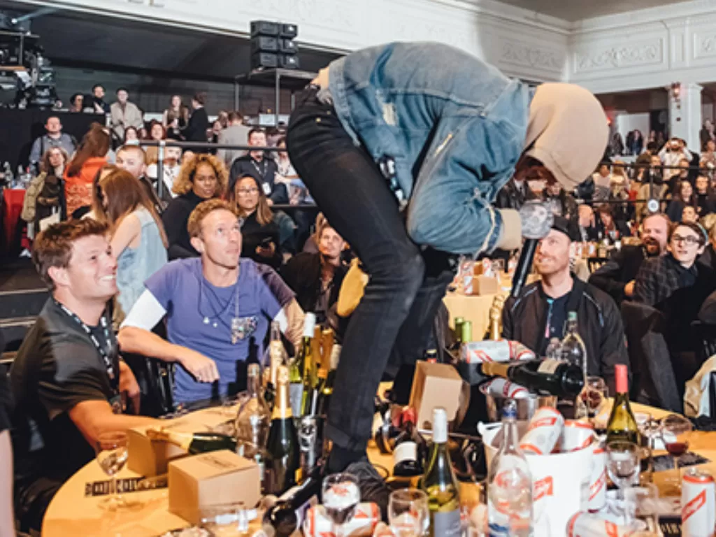 Oliver Skyes Ngamuk di NME Awards 2016. (NME)