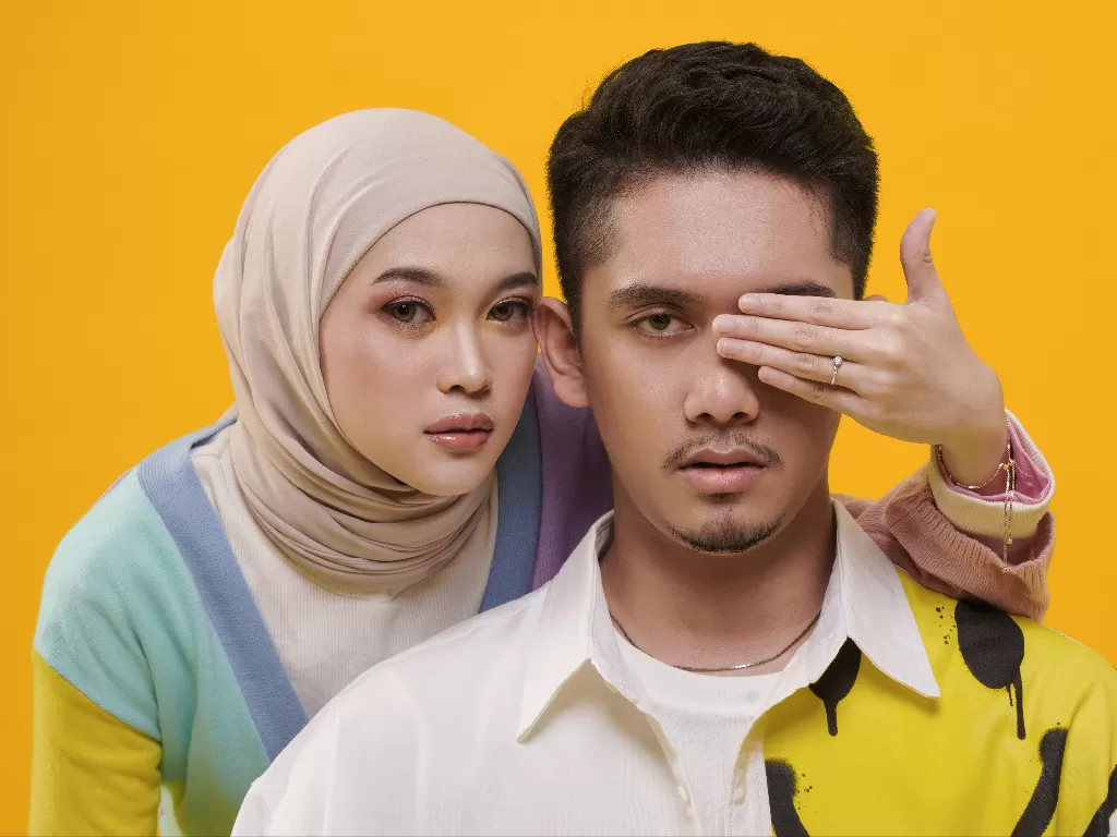 Duo Derai merilis lagu bertajuk 'Love Tale' yang bercerita tentang love language pada aspek receiving gifts. (Warner Music Indonesia)