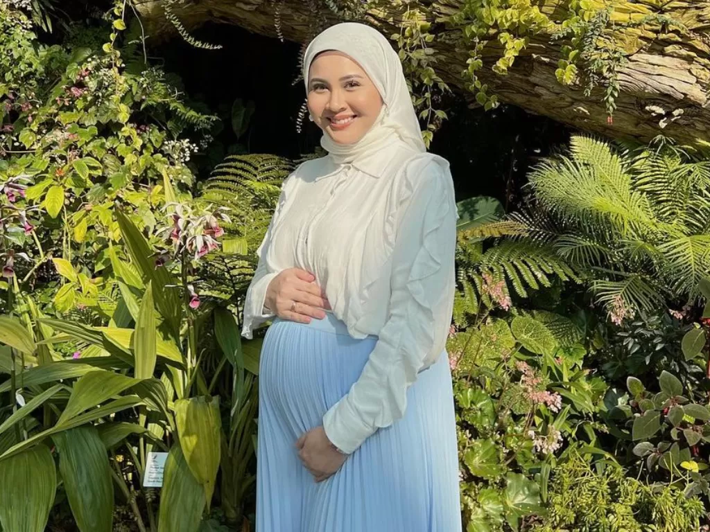 Artis Kesha Ratuliu tengah hamil anak kedua. (Instagram/kesharatuliu05)