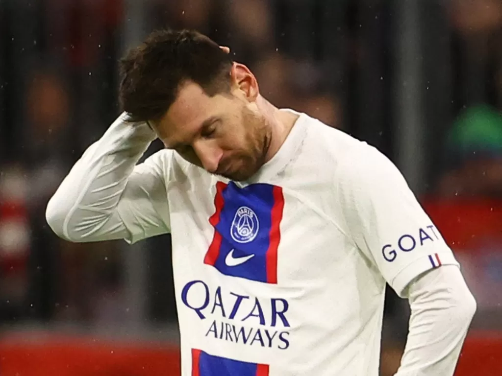 Lionel Messi kecewa PSG gugur di 16 besar Liga Champions 2022/2023 (REUTERS/Kai Pfaffenbach)