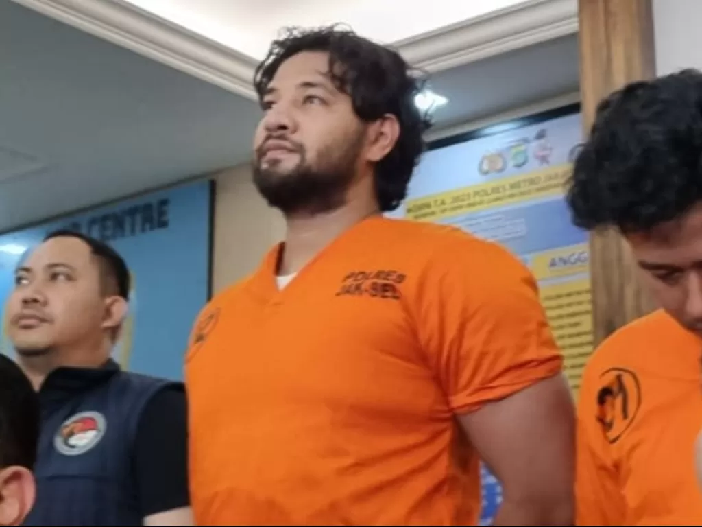 Penampakan Ammar Zoni Pakai Baju Oranye Tahanan (INDOZONE/Arvi Resvanty)