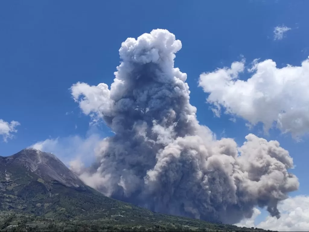 Gunung merapi erupsi. (Dok BNPB)