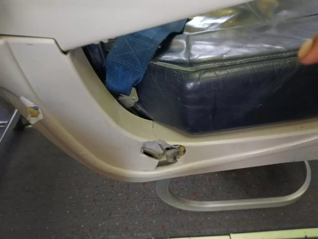 Seat penumpang pesawat Trigana Air yang ditembak KKB saat terbang dari Bandara Dekai, Yahukimo. (Istimewa)