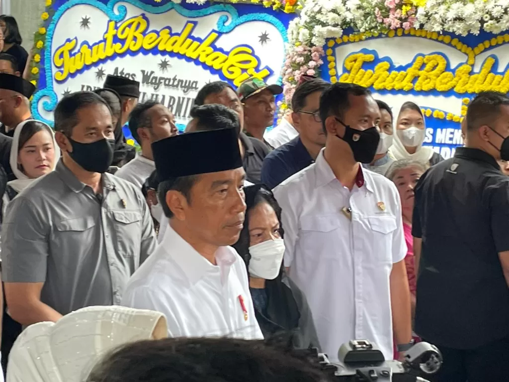 Presiden Joko Widodo dan Ibu Negara Melayat ke Rumah Duka Istri Moeldoko. (INDOZONE/Asep Bidin Rosidin)