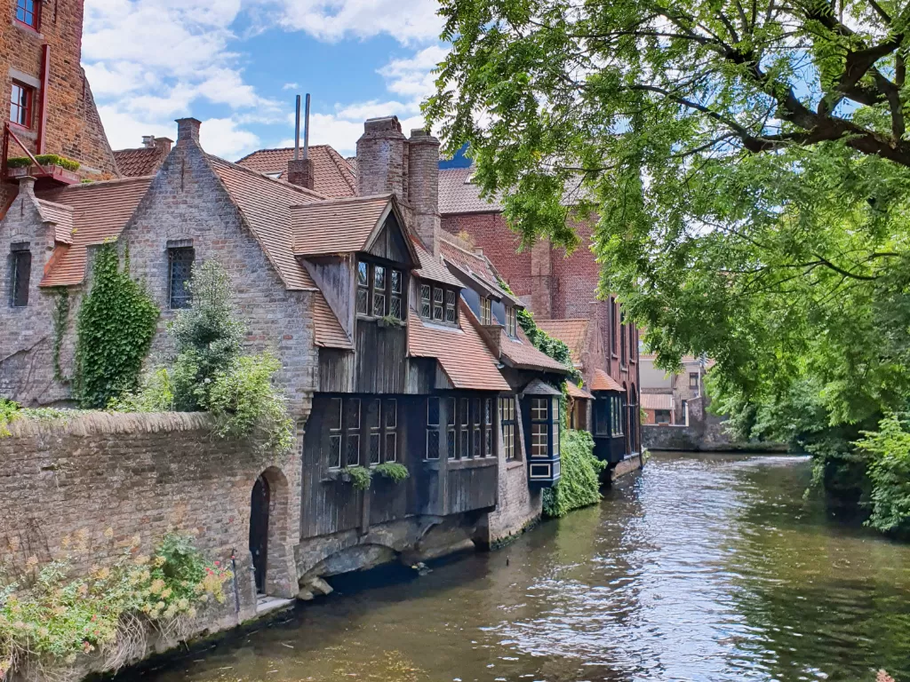 Bangunan-bangunan klasik di Bruges yang sangat cantik bak negeri dongeng. (Z Creators/Alan Munandar)