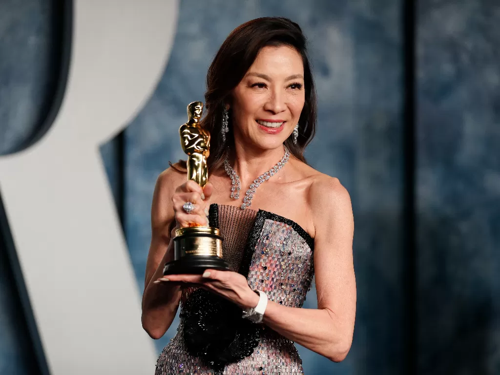 Michelle Yeoh memenangi Aktris Terbaik Oscar 2023 (REUTERS/Danny Moloshok)
