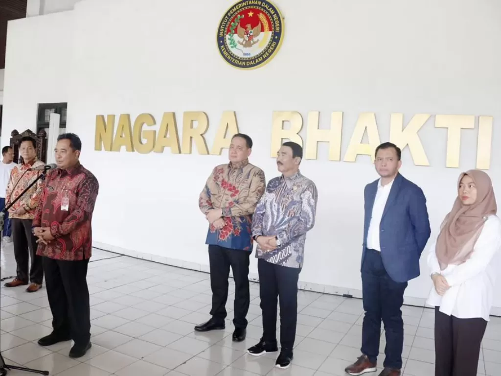 Ketua KPU Hasyim Asy'ari dengan didampingi Rektor IPDN Hadi Prabowo (Istimewa)