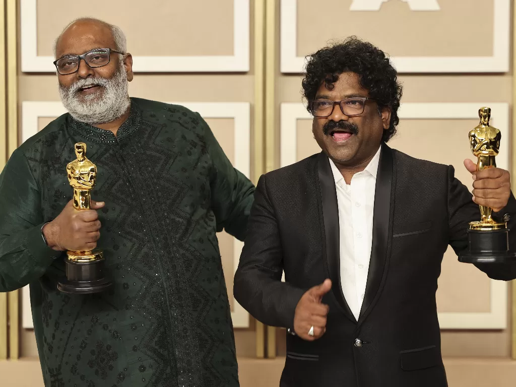 MM Keeravaani dan Chandrabose raih Oscar untuk Lagu Asli Terbaik di Academy Awards ke-95. (REUTERS/Mike Blake)