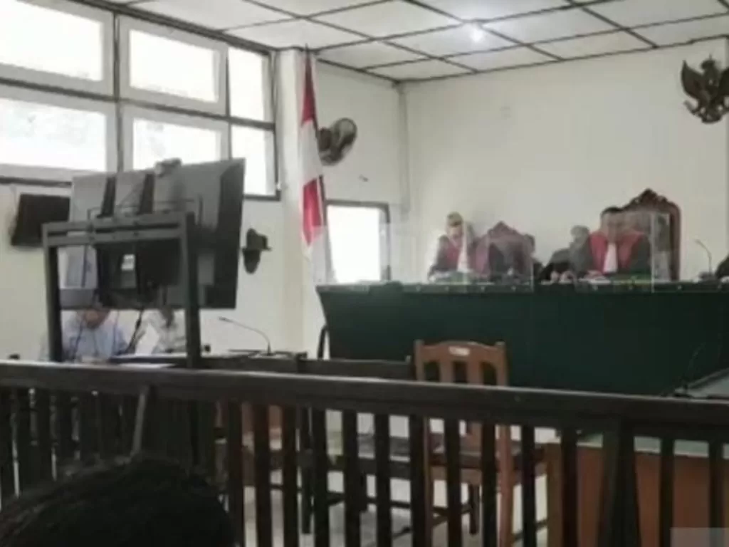Proses sidang perkara gugatan pemutusan hukubungan kerja terhadap dua karyawan perusahaan rokok PT. HMS di Pengadilan Negeri Palembang, Sumatera Selatan. (ANTARA/M Riezko Bima Elko P)