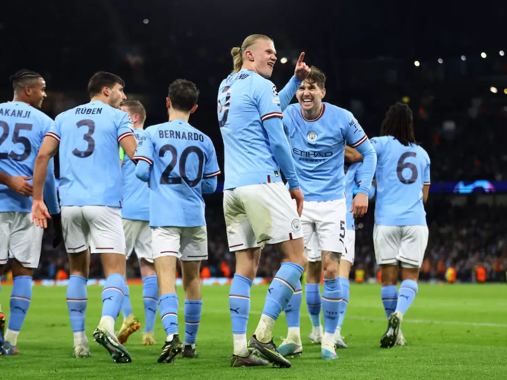 Pemain Manchester City melakukan selebrasi (REUTERS/Carl Recine)
