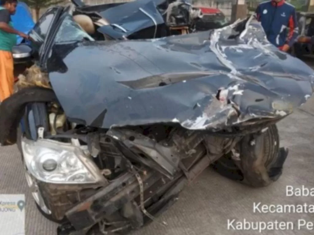 Kondisi mobil Syabda dan keluarga usai kecelakaan terjadi. (Instagram/@ihsan_maulanamustofaa)