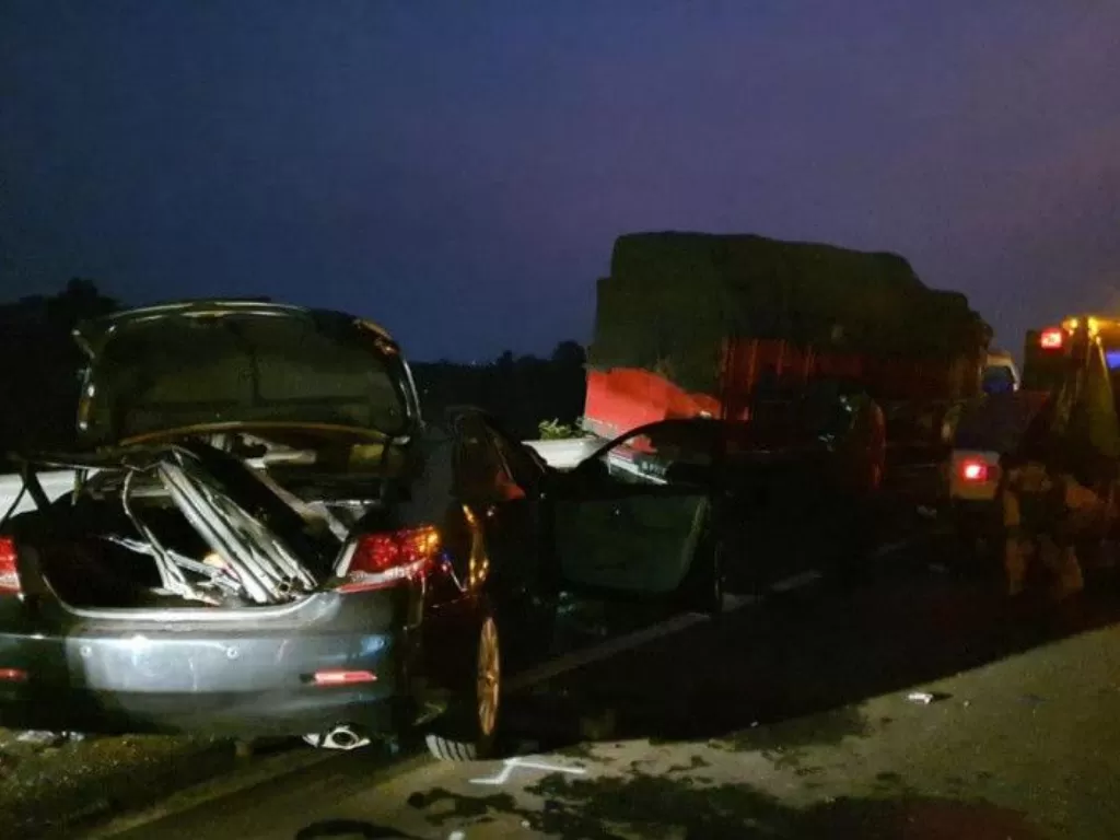 Kondisi mobil yang terlibat kecelakaan di KM 315 Tol Pemalang, Jawa Tengah, Senin (20/3/2023). (ANTARA/ HO-Polres Pemalang)