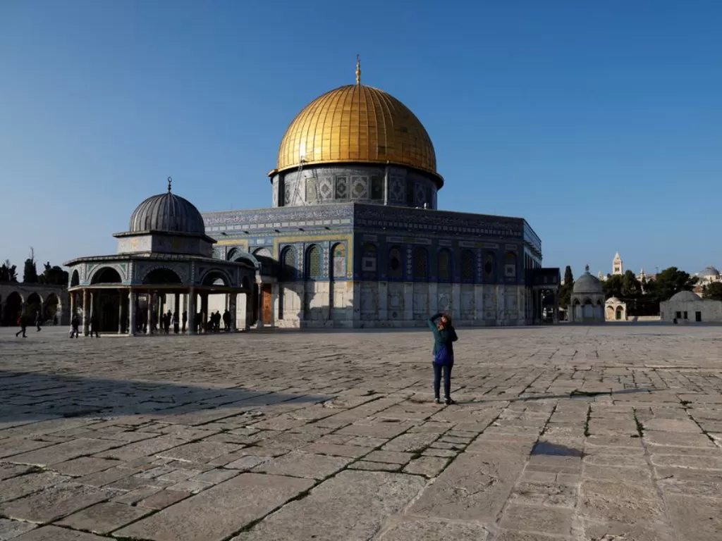 Bangunan kubah emas di kompleks Masjdi Al Aqsa. ( REUTERS/Ammar Awad)