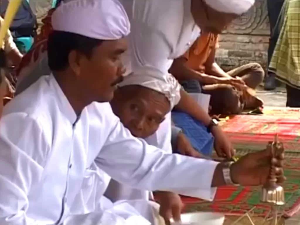 Umat Hindu menggelar kegiatan keagamaan di Desa Pintu Besi, STM Hilir, Deliserdang, Sumatera Utara. (Zcreators/Sriwahyuni)