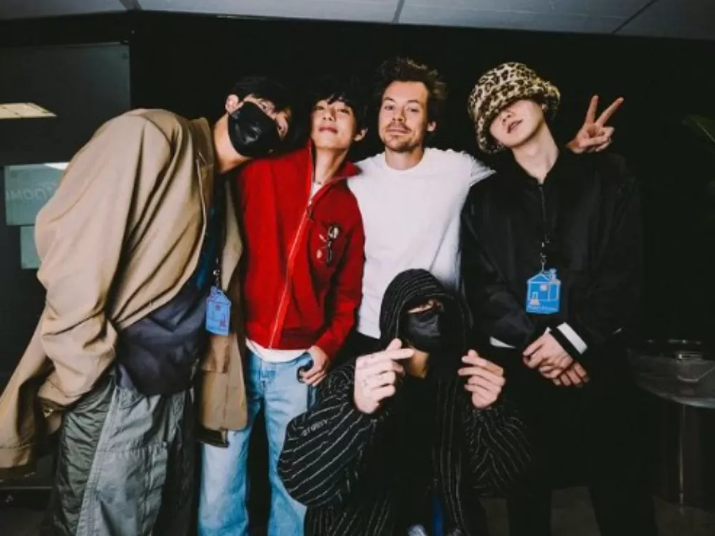 Harry Styles dengan member BTS (Instagram/thv)