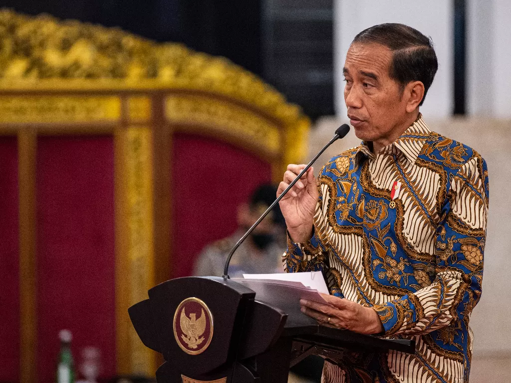 Presiden Joko Widodo menyampaikan larangan buka puasa bersama bagi para pejabat dan pegawai pemerintah. (ANTARA FOTO/Sigid Kurniawan)
