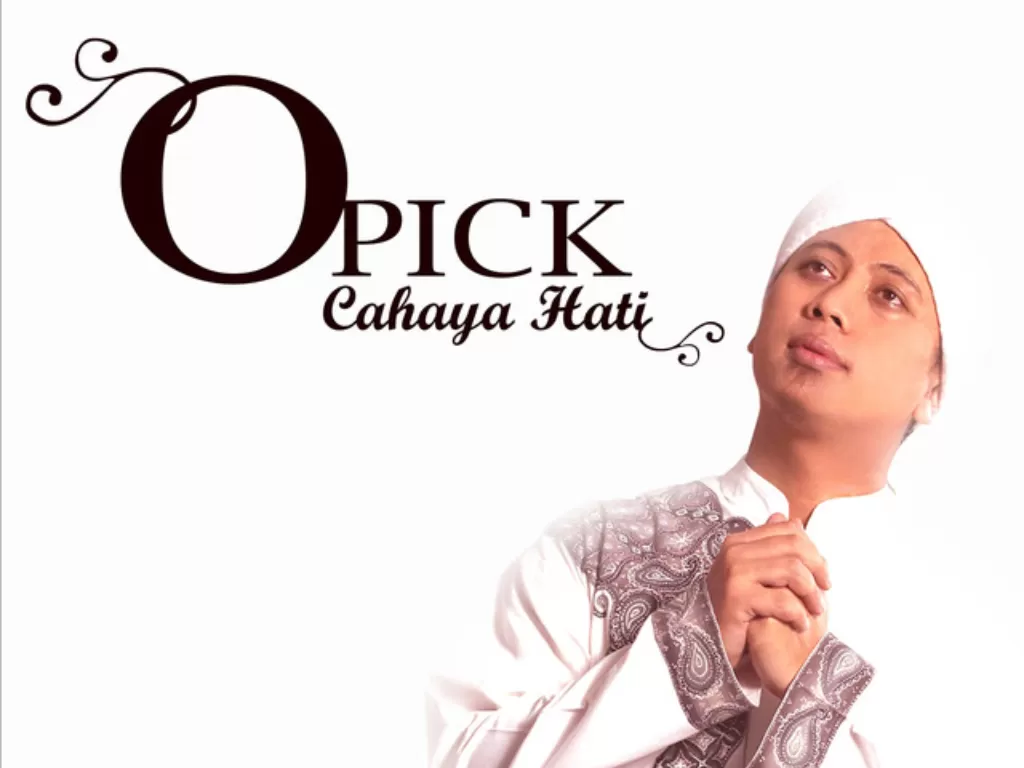 Cover album Cahaya Hati dari Opick, album berisi lagu Ramadhan Tiba (Forte Records)