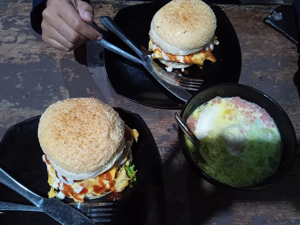 Burger Jumbo di Malang (Z Creator/Muhammad Olifiansyah)