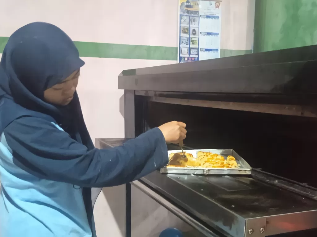 Mahasiswi UIN Bandung berbisnis kue (Z Creators/Irma Purnama Putri)