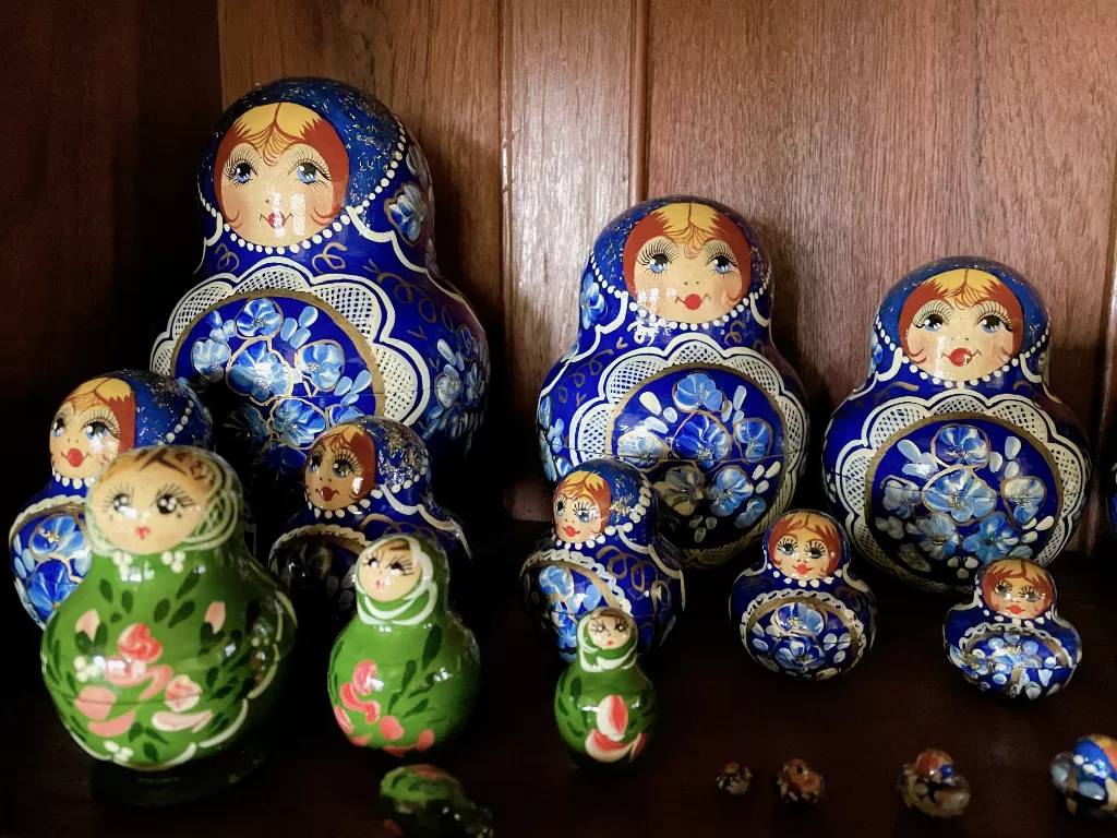 Boneka Nenek Babushka khas Rusia. (Z Creators/Alan Munandar)