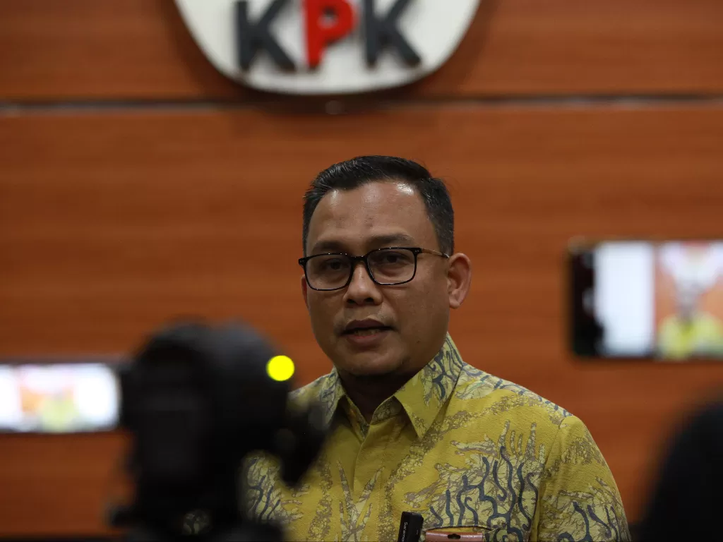 Kepala Bagian Pemberitaan KPK Ali Fikri mengatakan KPK tengah melakukan penyidikan dugaan korupsi barang kena cukai di Kepulauan Riau. (ANTARA FOTO/Reno Esnir)