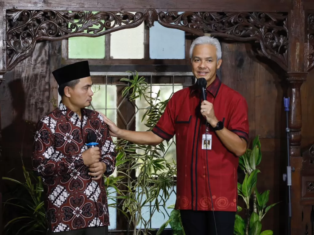 Gubernur Jawa Tengah Ganjar Pranowo berama eks Napiter. (Dok Ganjar)