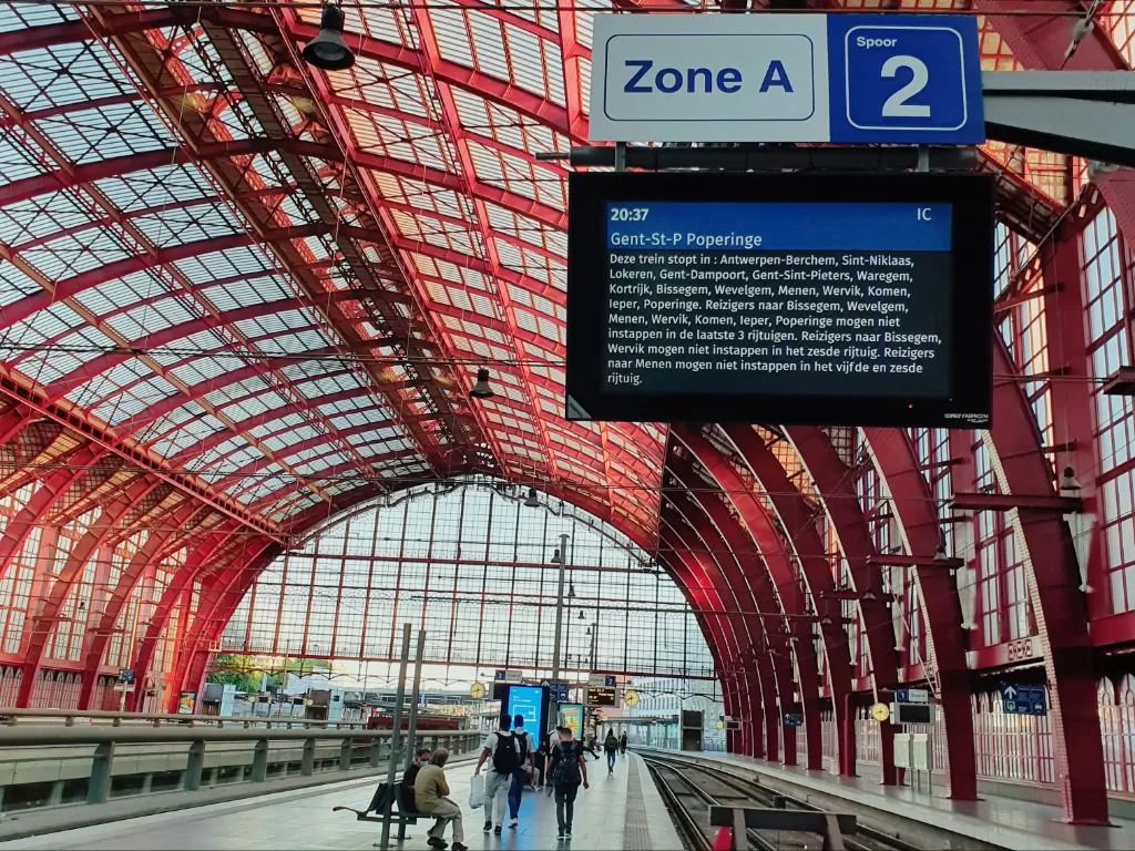Antwerp Central, stasiun kereta api yang terletak di kota Antwerp, Belgia. (Z Creator/Alan Munandar)