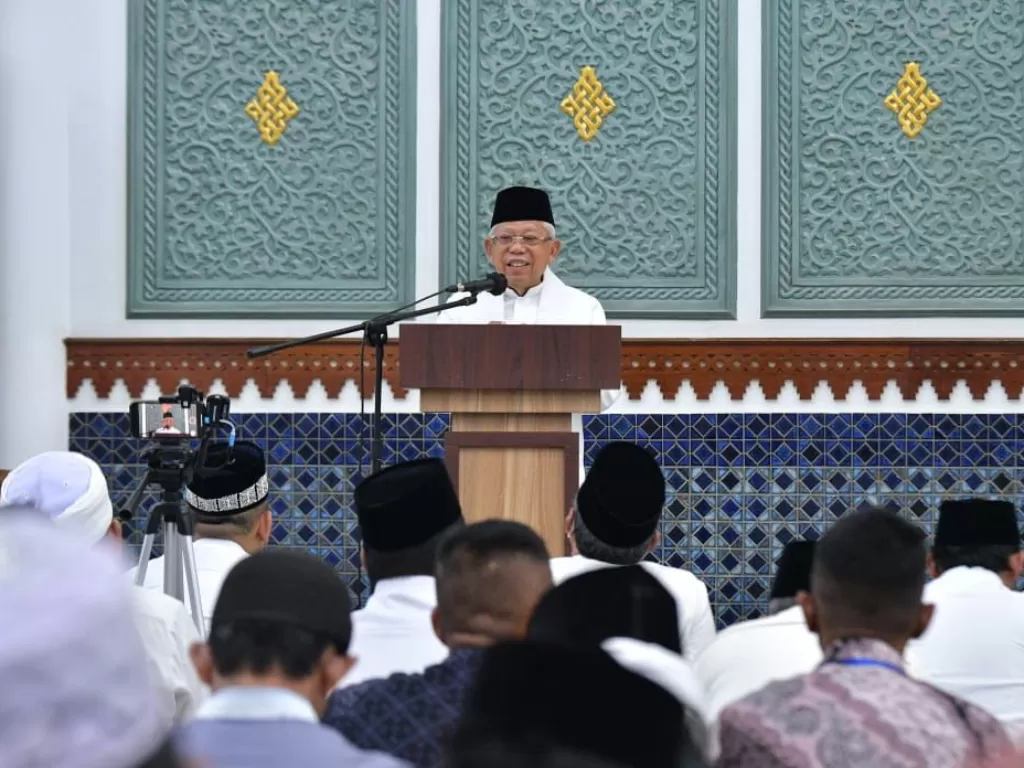 Wakil Presiden (Wapres) Ma'ruf Amin melaksanakan Salat Tarawih di Masjid Raya Baiturrahman, Banda Aceh. (Dok Setwapres)