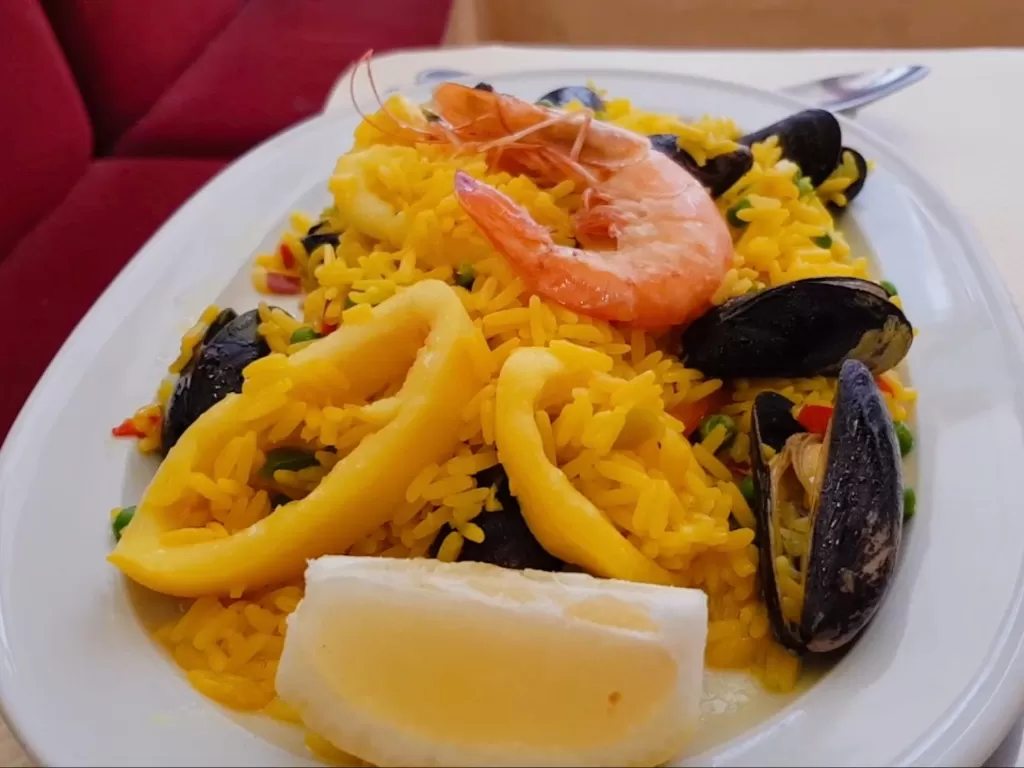 Paella, makanan khas Spanyol di Restoran Au Coin Gourmand, Brussels. (Z Creators/Alan Munandar)