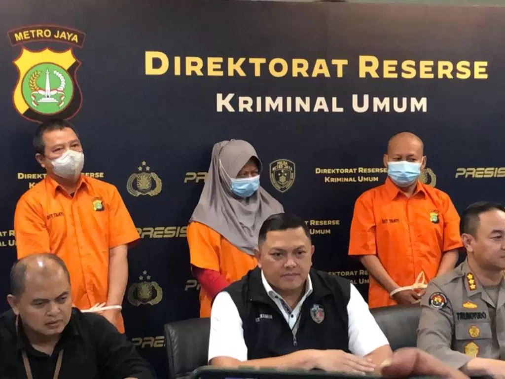 Konferensi pers Polda Metro Jaya terkait kasus penipuan travel umrah (INDOZONE/Samsudhuha Wildansyah)