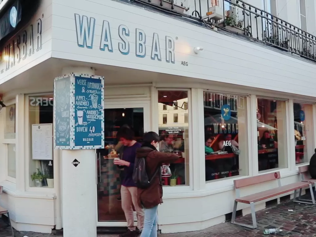 Wasbar, tempat cuci baju sekaligus restoran di Ghent, Belgia. (Z Creators/Alan Munandar)