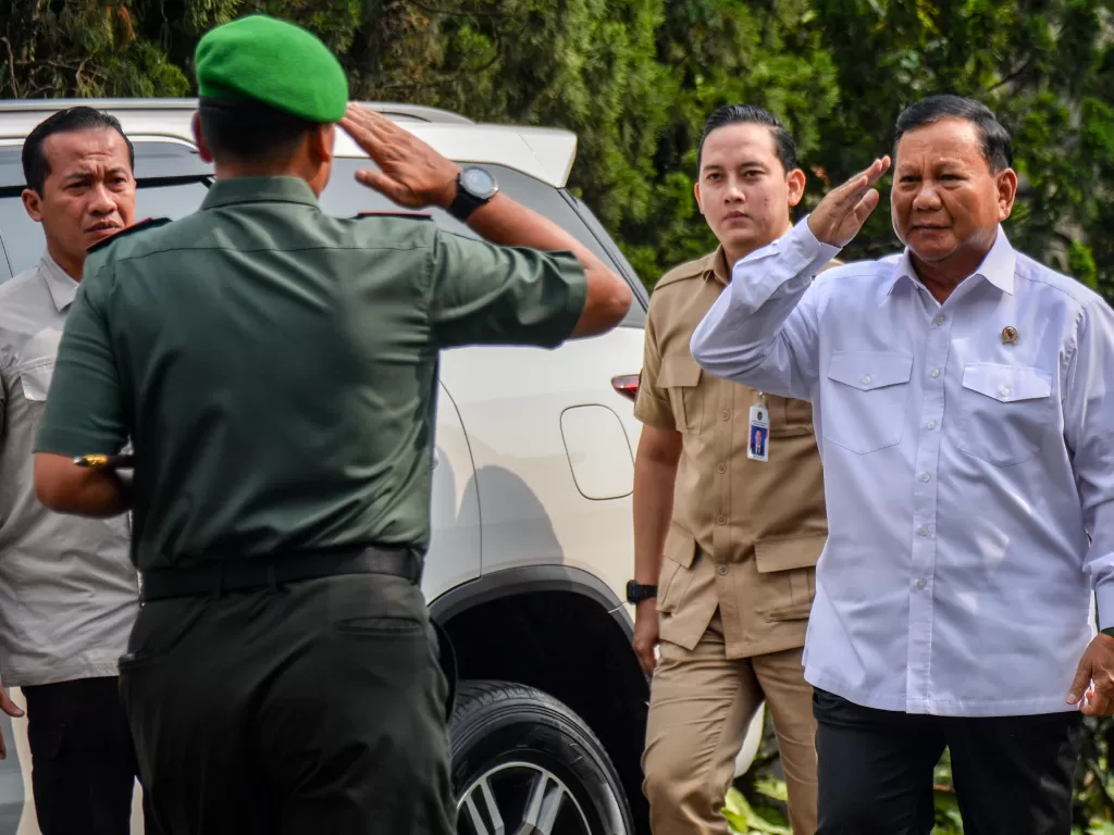 Menteri Pertahanan dan Ketum Gerindra (kanan) Prabowo Subianto. ( ANTARA FOTO/Raisan Al Farisi)