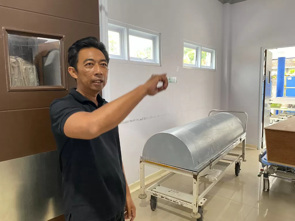 Bogy Andri Gistanto seorang kepala kamar jenazah RSUD dr Iskak Tulungagung (Z Creators/Firmanto Imansyah)
