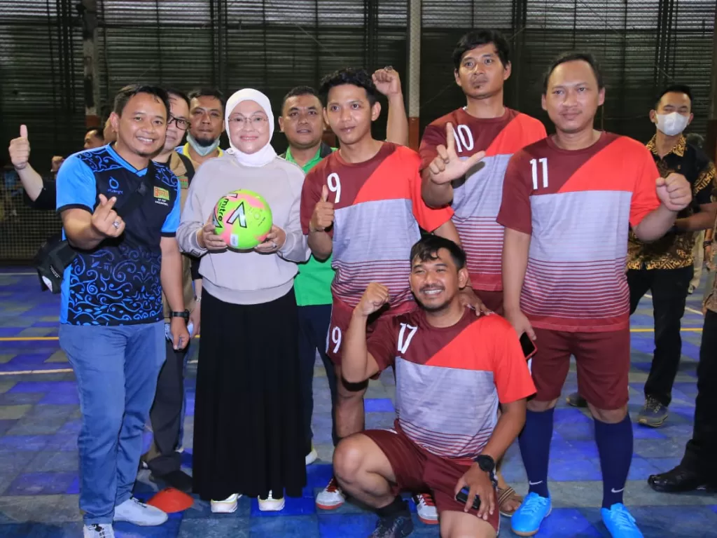 Menaker Ida Fauziyah buka Liga Futsal Pekerja Tingkat Provinsi. (Dok. Kemnaker)