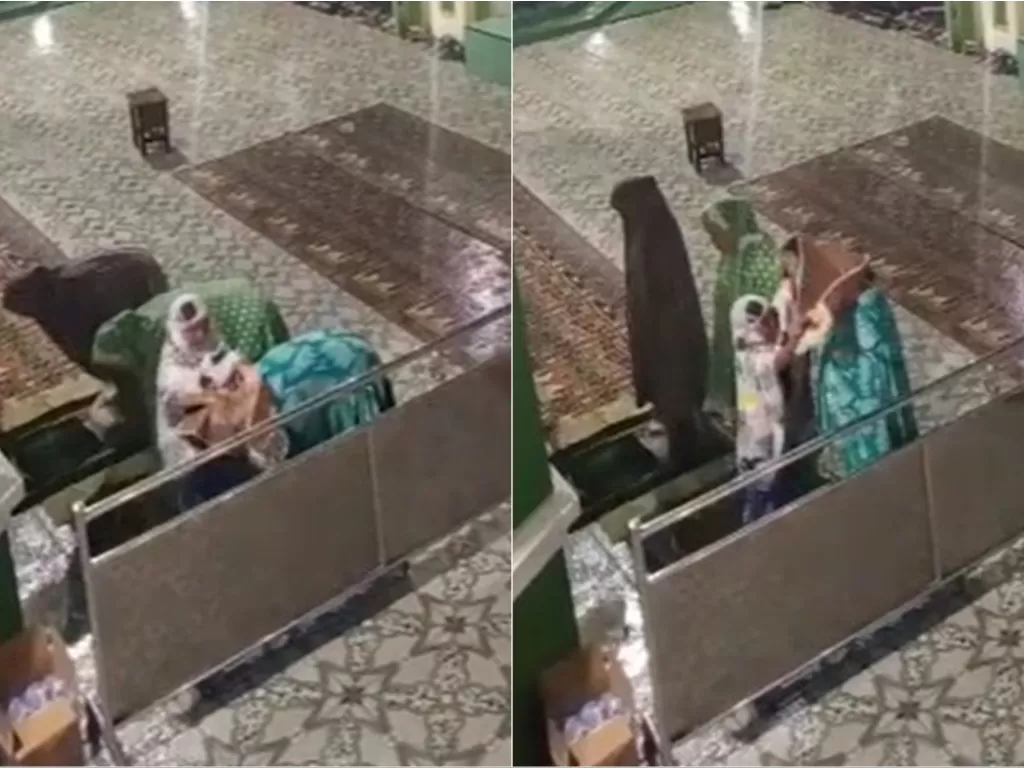 Momen anak lindungin ibu saat kehujanan (TikTok/ww_abang02)